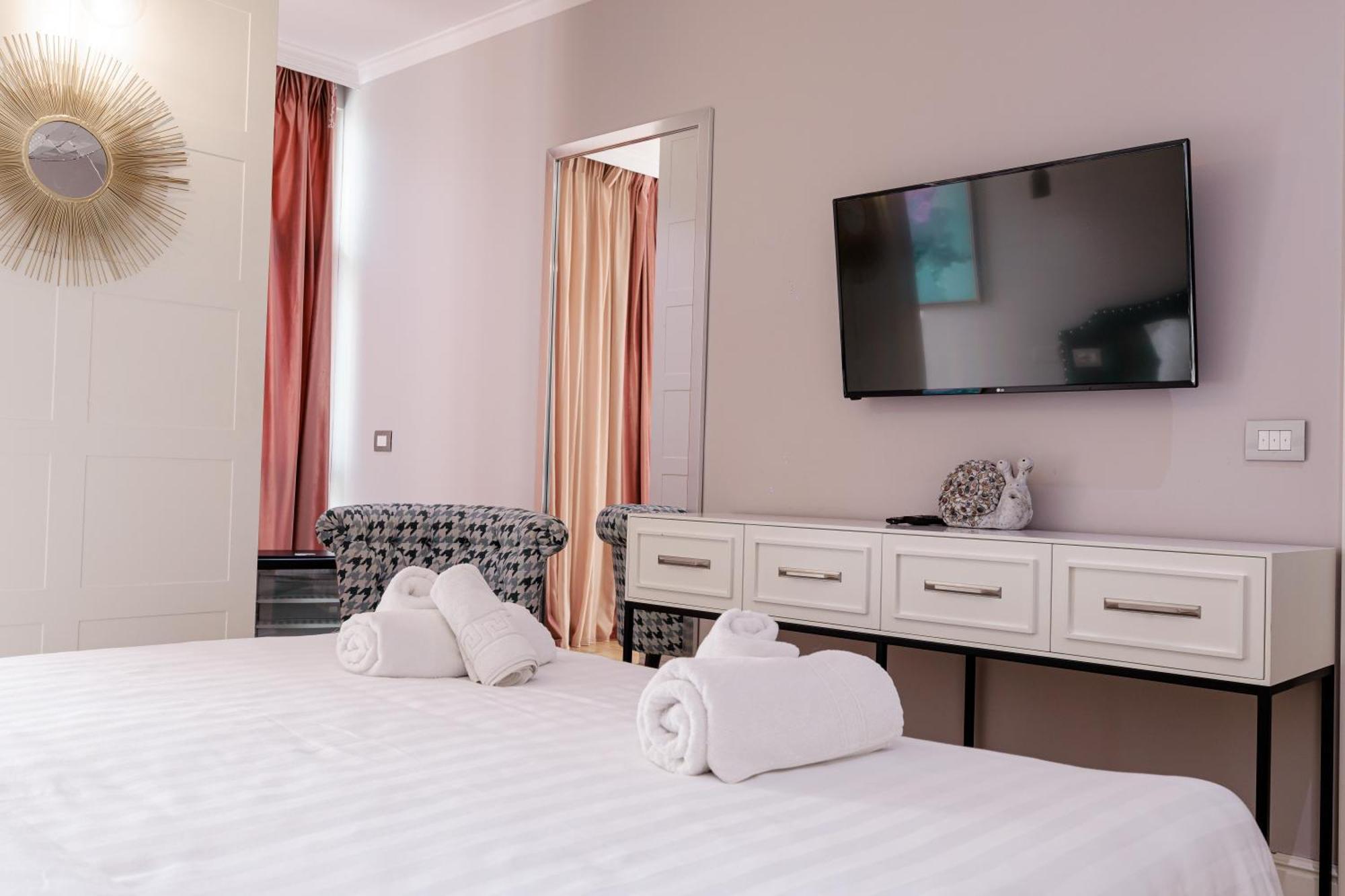 Boutique Whisky Hotel Tirana